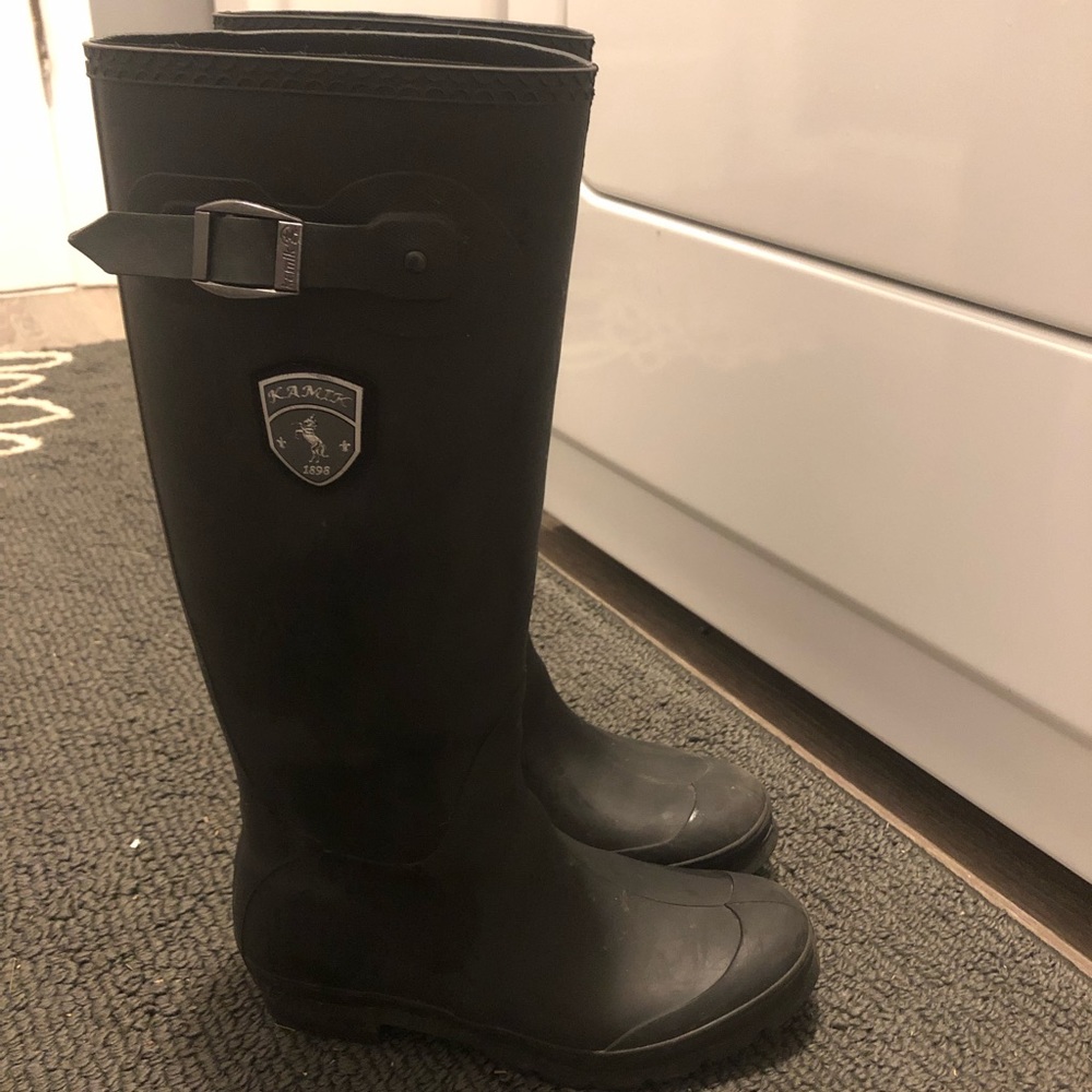 Kamik 7.5 Matte Black Rain Boots